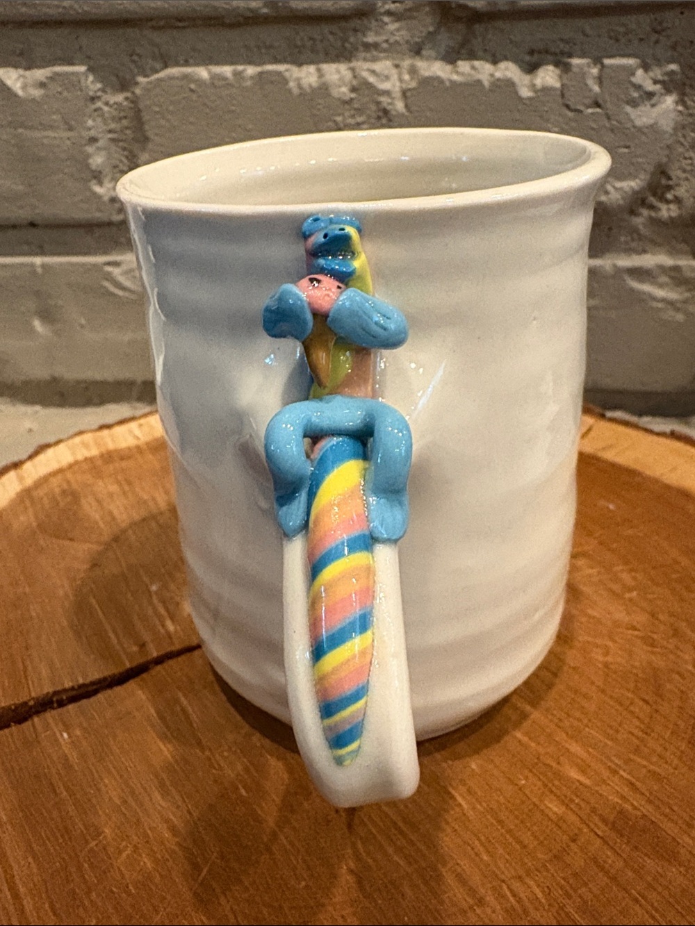 Rare Vintage 90s Creatures
Studio NY Lizard Rainbow Tail
Pottery Mug Ice Cream